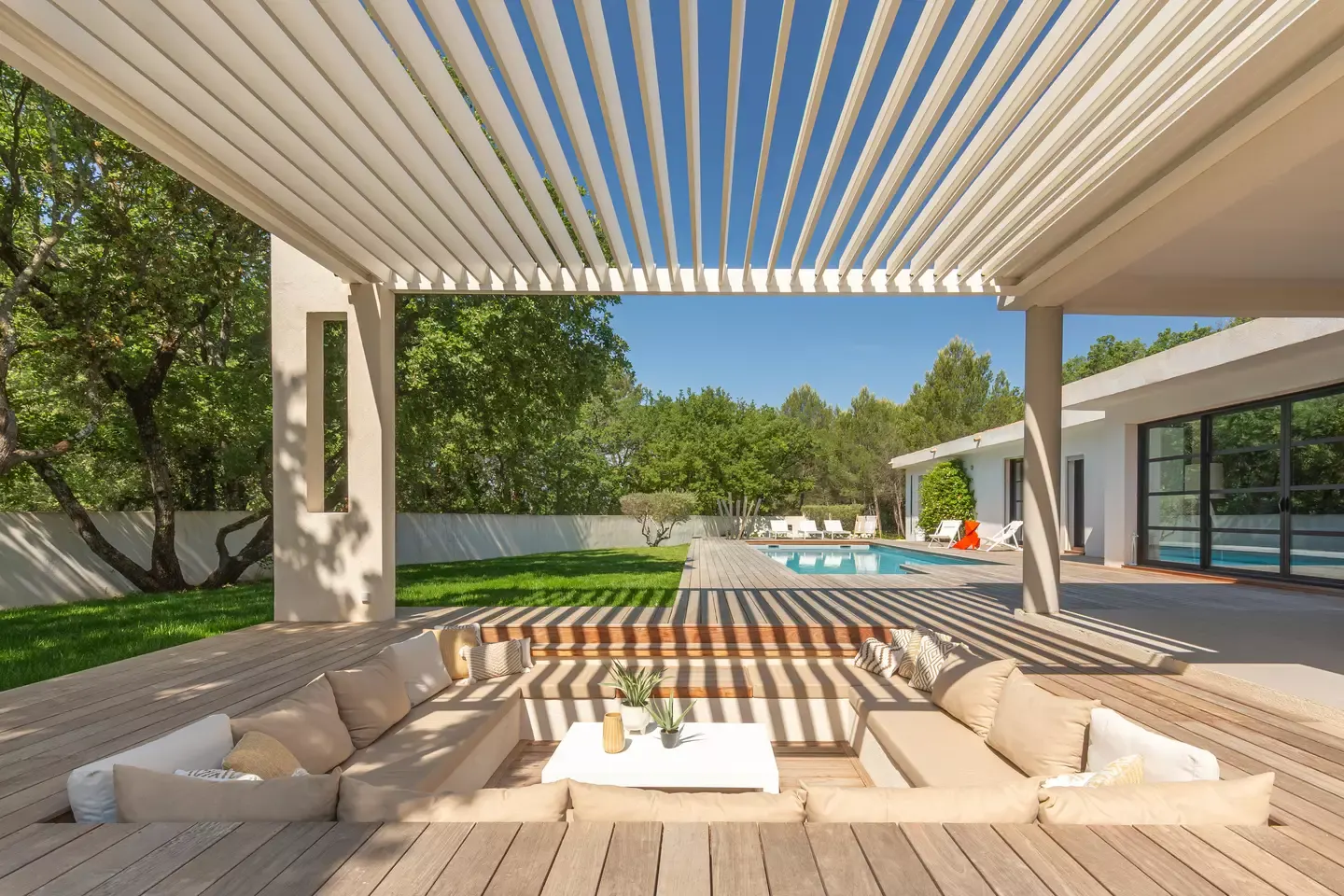 Pergola Renson Aero z obrotowymi lamelami